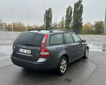 Сірий Вольво V50, об'ємом двигуна 2 л та пробігом 421 тис. км за 3100 $, фото 2 на Automoto.ua
