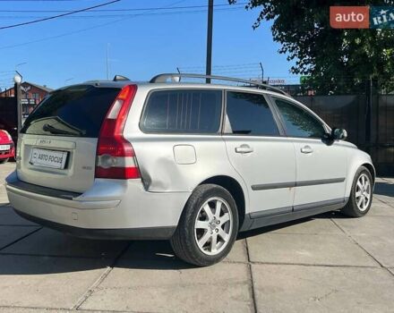 Серый Вольво В50, объемом двигателя 2 л и пробегом 400 тыс. км за 4490 $, фото 4 на Automoto.ua