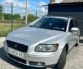 Серый Вольво В50, объемом двигателя 2.44 л и пробегом 330 тыс. км за 5500 $, фото 1 на Automoto.ua