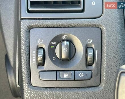 Серый Вольво В50, объемом двигателя 2 л и пробегом 400 тыс. км за 4490 $, фото 18 на Automoto.ua