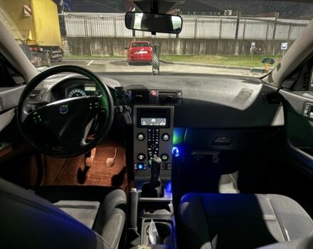 Сірий Вольво V50, об'ємом двигуна 2 л та пробігом 300 тис. км за 2750 $, фото 16 на Automoto.ua