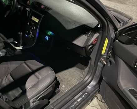 Сірий Вольво V50, об'ємом двигуна 2 л та пробігом 300 тис. км за 2750 $, фото 17 на Automoto.ua