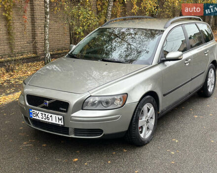 Серый Вольво В50, объемом двигателя 1.56 л и пробегом 373 тыс. км за 4650 $, фото 1 на Automoto.ua