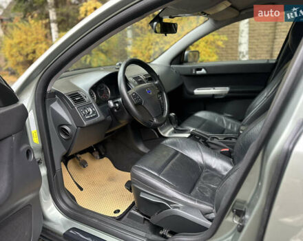 Серый Вольво В50, объемом двигателя 1.56 л и пробегом 373 тыс. км за 4650 $, фото 10 на Automoto.ua