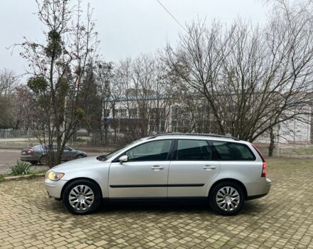 Серый Вольво В50, объемом двигателя 2 л и пробегом 200 тыс. км за 2600 $, фото 2 на Automoto.ua