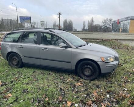 Серый Вольво В50, объемом двигателя 2 л и пробегом 300 тыс. км за 3200 $, фото 2 на Automoto.ua