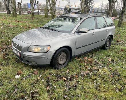 Серый Вольво В50, объемом двигателя 2 л и пробегом 300 тыс. км за 3200 $, фото 3 на Automoto.ua