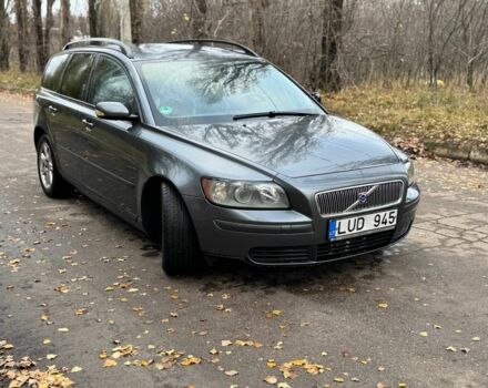 Сірий Вольво V50, об'ємом двигуна 2 л та пробігом 306 тис. км за 2700 $, фото 1 на Automoto.ua