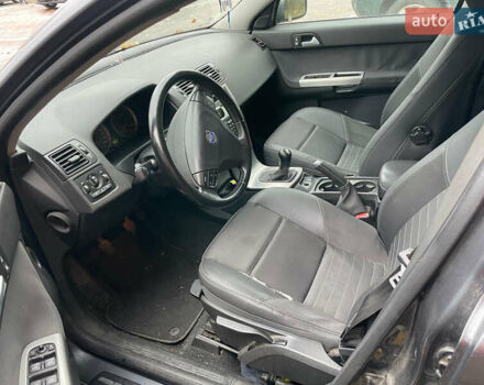 Вольво В50 2006 в Киеве на Automoto.ua Серый Вольво В50, объемом двигателя 1.56 л и пробегом 302 тыс. км за 5300 $, фото 2 на Automoto.ua