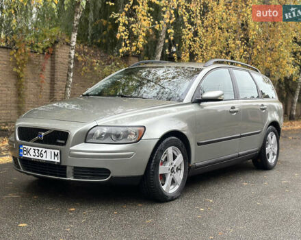 Серый Вольво В50, объемом двигателя 1.56 л и пробегом 373 тыс. км за 4650 $, фото 2 на Automoto.ua