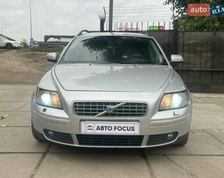 Серый Вольво В50, объемом двигателя 2 л и пробегом 400 тыс. км за 4490 $, фото 1 на Automoto.ua