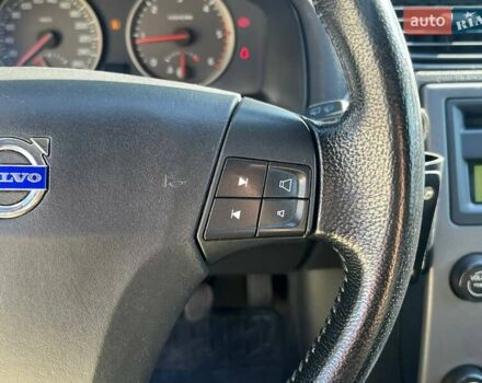 Серый Вольво В50, объемом двигателя 2 л и пробегом 400 тыс. км за 4490 $, фото 23 на Automoto.ua