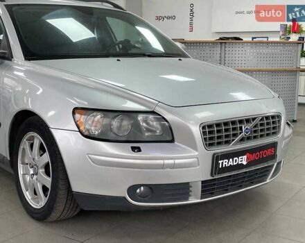 Серый Вольво В50, объемом двигателя 2 л и пробегом 400 тыс. км за 4690 $, фото 2 на Automoto.ua