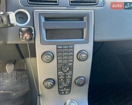 Серый Вольво В50, объемом двигателя 2 л и пробегом 400 тыс. км за 4490 $, фото 14 на Automoto.ua