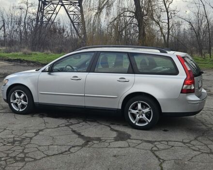 Серый Вольво В50, объемом двигателя 0 л и пробегом 300 тыс. км за 3200 $, фото 4 на Automoto.ua