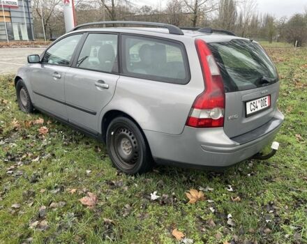 Серый Вольво В50, объемом двигателя 2 л и пробегом 300 тыс. км за 3200 $, фото 4 на Automoto.ua