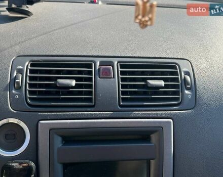 Серый Вольво В50, объемом двигателя 2 л и пробегом 400 тыс. км за 4490 $, фото 13 на Automoto.ua