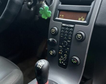 Серый Вольво В50, объемом двигателя 2 л и пробегом 200 тыс. км за 2600 $, фото 9 на Automoto.ua