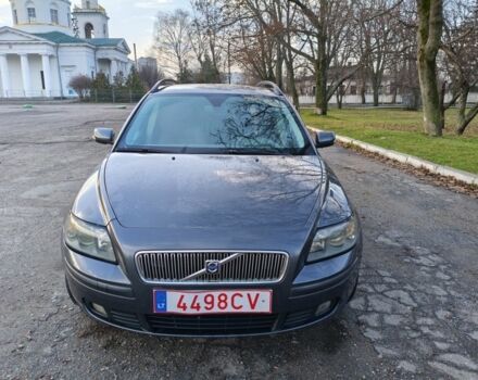 Серый Вольво В50, объемом двигателя 1.6 л и пробегом 300 тыс. км за 3500 $, фото 2 на Automoto.ua