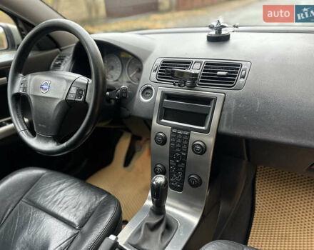 Серый Вольво В50, объемом двигателя 1.56 л и пробегом 373 тыс. км за 4650 $, фото 13 на Automoto.ua