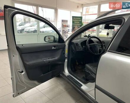 Серый Вольво В50, объемом двигателя 2 л и пробегом 400 тыс. км за 4690 $, фото 14 на Automoto.ua