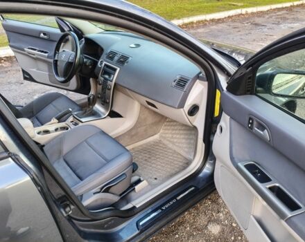 Серый Вольво В50, объемом двигателя 1.6 л и пробегом 300 тыс. км за 3500 $, фото 9 на Automoto.ua