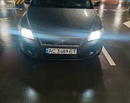 Серый Вольво В50, объемом двигателя 2 л и пробегом 299 тыс. км за 6000 $, фото 1 на Automoto.ua