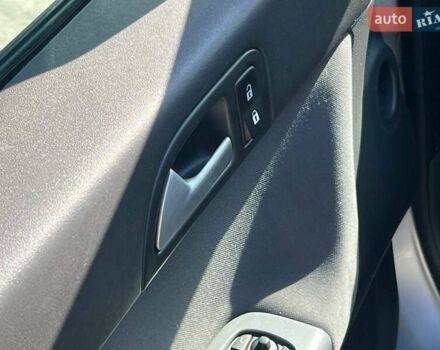 Серый Вольво В50, объемом двигателя 2 л и пробегом 400 тыс. км за 4490 $, фото 17 на Automoto.ua