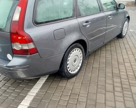 Сірий Вольво V50, об'ємом двигуна 2 л та пробігом 300 тис. км за 2750 $, фото 5 на Automoto.ua