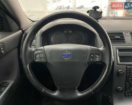 Серый Вольво В50, объемом двигателя 2 л и пробегом 400 тыс. км за 4690 $, фото 21 на Automoto.ua