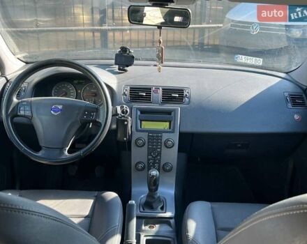 Серый Вольво В50, объемом двигателя 2 л и пробегом 400 тыс. км за 4490 $, фото 12 на Automoto.ua