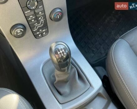 Серый Вольво В50, объемом двигателя 2 л и пробегом 400 тыс. км за 4490 $, фото 15 на Automoto.ua