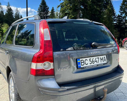 Серый Вольво В50, объемом двигателя 1.8 л и пробегом 238 тыс. км за 5500 $, фото 5 на Automoto.ua