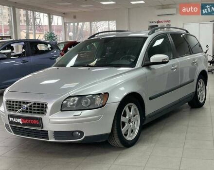 Серый Вольво В50, объемом двигателя 2 л и пробегом 400 тыс. км за 4690 $, фото 4 на Automoto.ua
