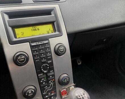 Серый Вольво В50, объемом двигателя 2 л и пробегом 333 тыс. км за 2200 $, фото 2 на Automoto.ua