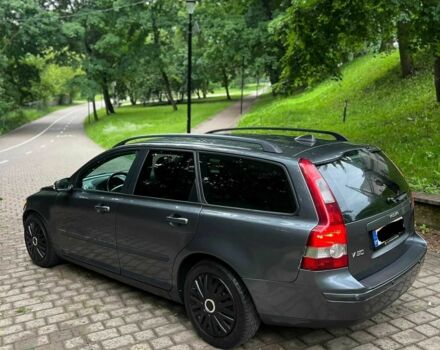 Серый Вольво В50, объемом двигателя 2 л и пробегом 235 тыс. км за 2574 $, фото 2 на Automoto.ua