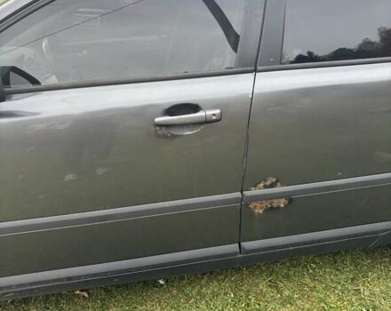 Серый Вольво В50, объемом двигателя 1.6 л и пробегом 599 тыс. км за 4500 $, фото 4 на Automoto.ua