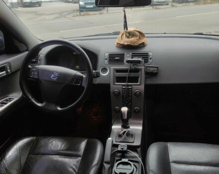 Серый Вольво В50, объемом двигателя 2 л и пробегом 342 тыс. км за 4200 $, фото 1 на Automoto.ua