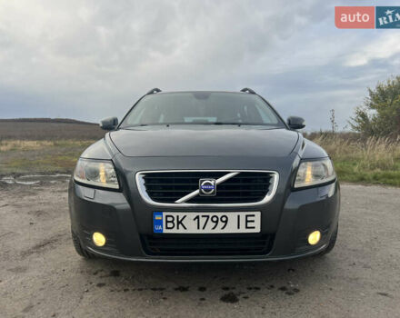 Серый Вольво В50, объемом двигателя 1.56 л и пробегом 320 тыс. км за 6000 $, фото 2 на Automoto.ua
