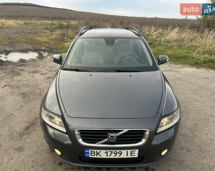 Серый Вольво В50, объемом двигателя 1.56 л и пробегом 320 тыс. км за 6000 $, фото 3 на Automoto.ua