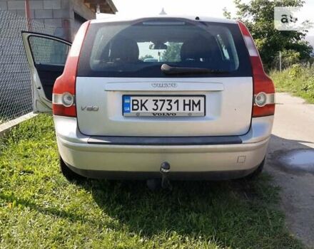 Серый Вольво В50, объемом двигателя 1.8 л и пробегом 258 тыс. км за 6000 $, фото 3 на Automoto.ua