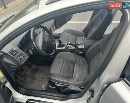 Сірий Вольво V50, об'ємом двигуна 1.56 л та пробігом 274 тис. км за 6200 $, фото 4 на Automoto.ua