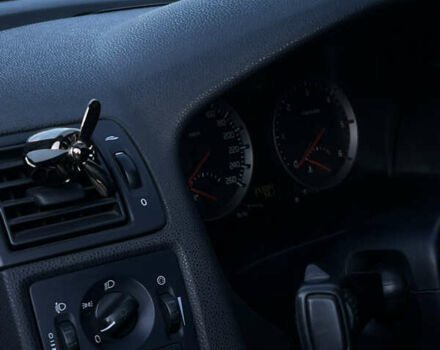 Серый Вольво В50, объемом двигателя 2 л и пробегом 261 тыс. км за 6600 $, фото 40 на Automoto.ua