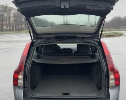 Серый Вольво В50, объемом двигателя 0 л и пробегом 300 тыс. км за 3087 $, фото 4 на Automoto.ua