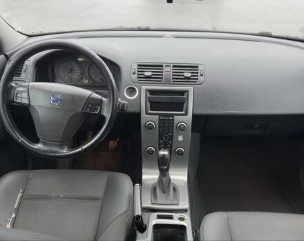 Серый Вольво В50, объемом двигателя 0 л и пробегом 300 тыс. км за 3087 $, фото 7 на Automoto.ua