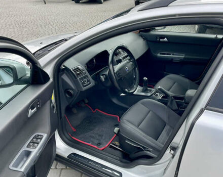 Сірий Вольво V50, об'ємом двигуна 1.6 л та пробігом 234 тис. км за 6000 $, фото 6 на Automoto.ua