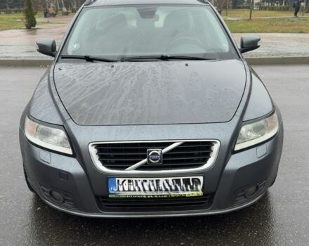 Серый Вольво В50, объемом двигателя 0 л и пробегом 300 тыс. км за 3087 $, фото 3 на Automoto.ua