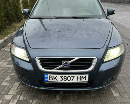 Серый Вольво В50, объемом двигателя 1.56 л и пробегом 389 тыс. км за 4950 $, фото 1 на Automoto.ua