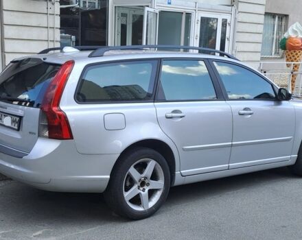 Серый Вольво В50, объемом двигателя 2 л и пробегом 272 тыс. км за 4400 $, фото 1 на Automoto.ua