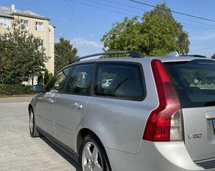 Серый Вольво В50, объемом двигателя 2 л и пробегом 285 тыс. км за 7000 $, фото 3 на Automoto.ua